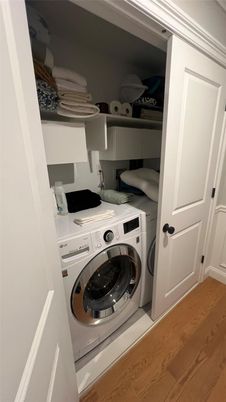 Interior, Utility Closets, Washer, Wood Texture Flooring