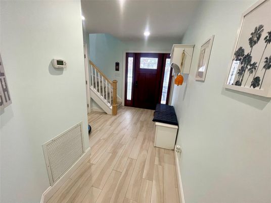 Interior, Recessed Lighting, Wood Texture Flooring