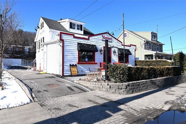 Exterior, Facade, Cape Cod