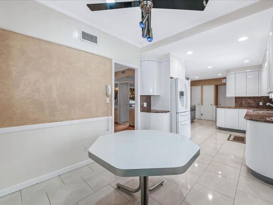 Dining room, Interior, Kitchen, Recessed Lighting