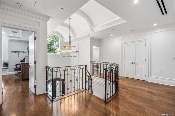 Interior, Pendant Lights, Recessed Lighting, Wood Texture Flooring