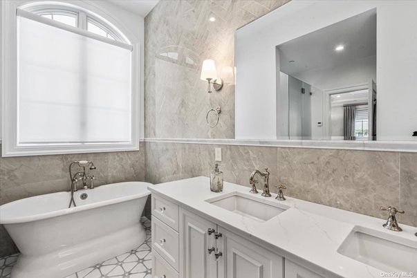 Bathroom, Dual Sink Vanities, Free Standing Baths, Interior, Recessed Lighting