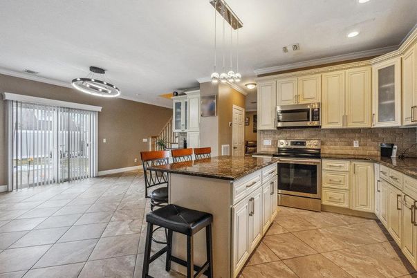 Dining room, Interior, Kitchen, Pendant Lights, Recessed Lighting, Stainless Steel Appliances