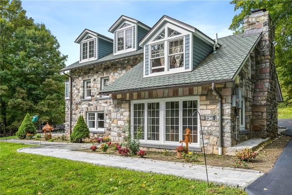 Exterior, Facade, Cape Cod