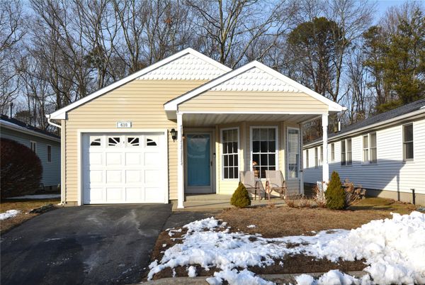 Attached, Exterior, Facade, Ranch