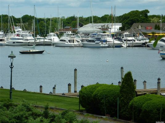 Exterior, Lake