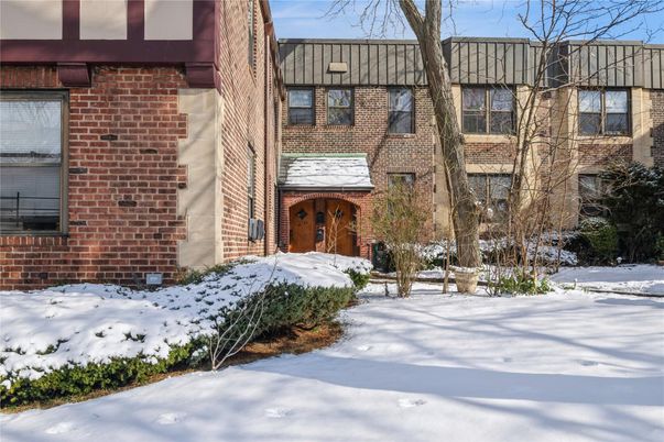 Exterior, Facade, Brick Facade, Rowhouse