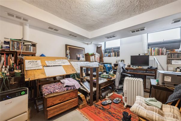 Home Office, Interior
