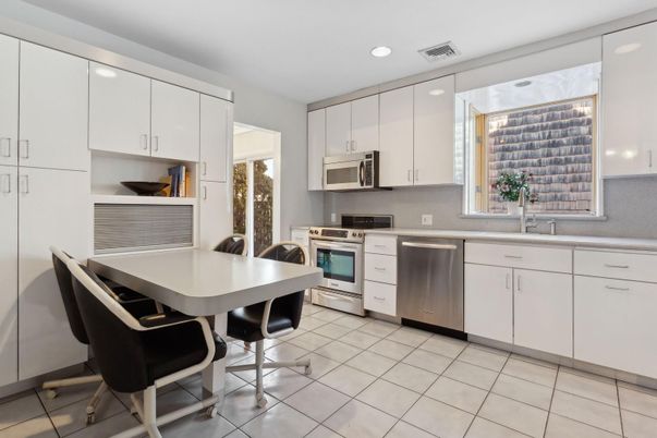 Dining room, Interior, Kitchen, Recessed Lighting, Stainless Steel Appliances