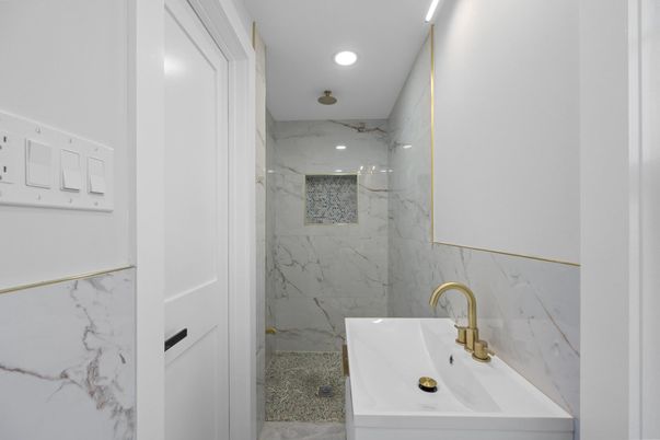 Bathroom, Interior, Marble Walls, Recessed Lighting