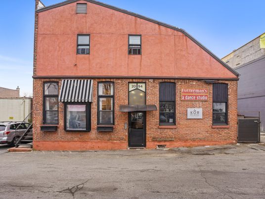Exterior, Facade, Brick Facade, Rowhouse