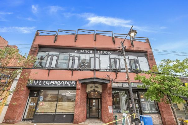 Exterior, Facade, Brick Facade, Rowhouse