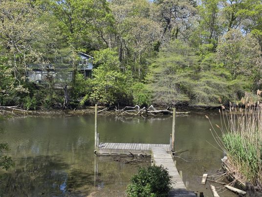 Exterior, Lake