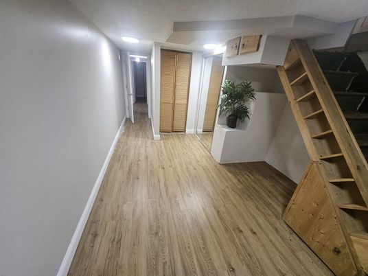 Interior, Recessed Lighting, Wood Texture Flooring