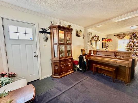 Interior, Piano