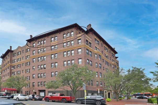 Exterior, Facade, Chicago School
