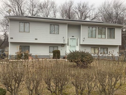 Exterior, Facade, Raised Ranch