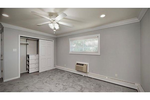 Empty room, Interior, Recessed Lighting