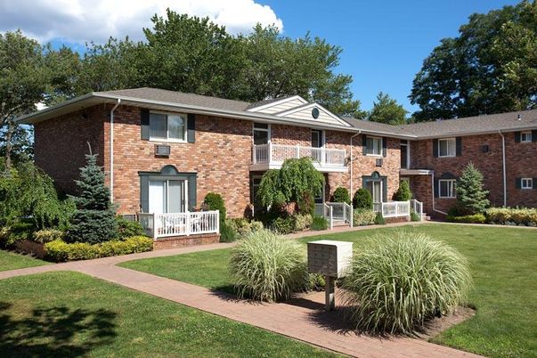 Exterior, Facade, Brick Facade, Georgian