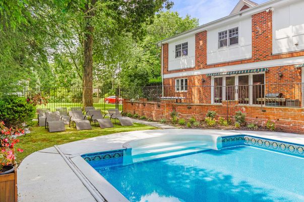 Exterior, Pool