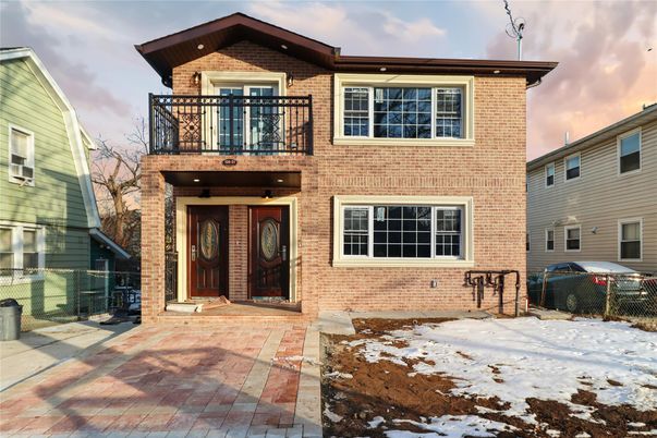 Exterior, Facade, Brick Facade, Rowhouse