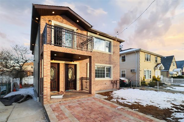 Exterior, Facade, Brick Facade, Rowhouse