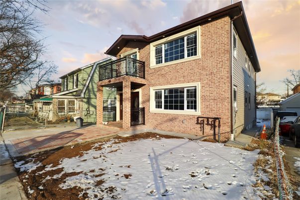 Exterior, Facade, Brick Facade, Rowhouse