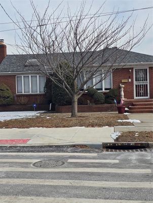 Exterior, Facade, Brick Facade, Split Level
