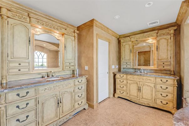Bathroom, Dual Sink Vanities, Interior, Recessed Lighting