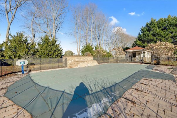 Exterior, Tennis Courts