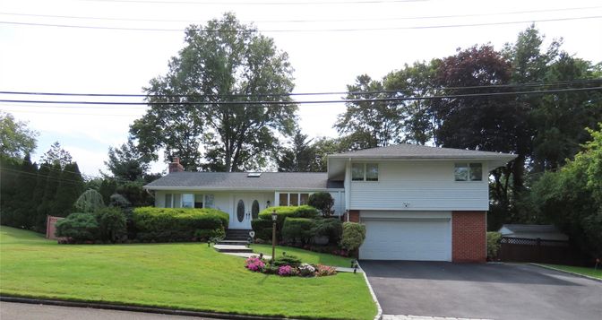 Attached, Exterior, Facade, Split Level