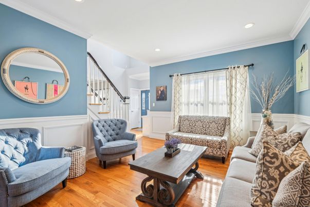 Interior, Living room, Recessed Lighting, Wood Texture Flooring