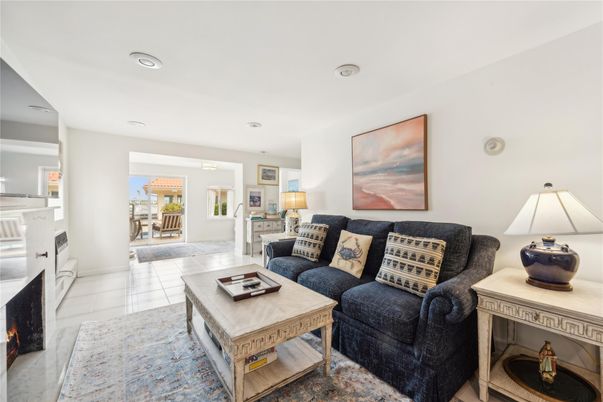 Fireplace, Interior, Living room, Recessed Lighting