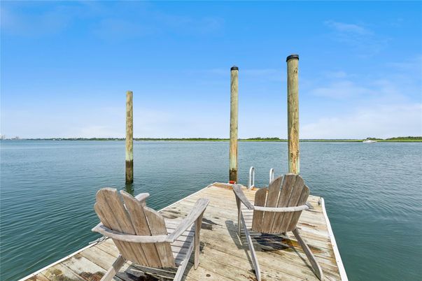 Exterior, Lake