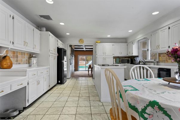 Dining room, Interior, Kitchen, Marble, Recessed Lighting