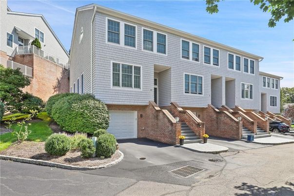 Attached, Exterior, Facade, Rowhouse