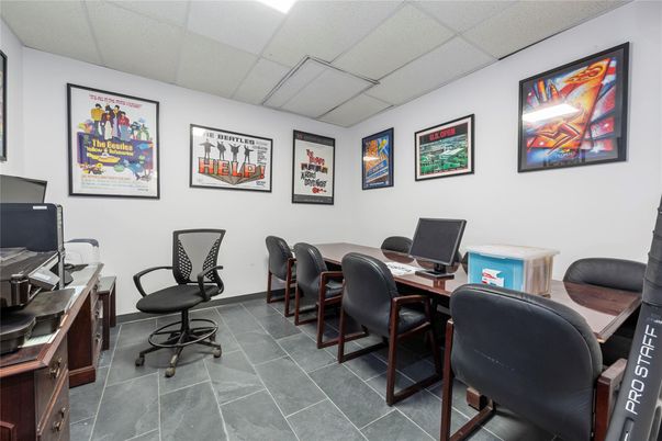 Home Office, Interior