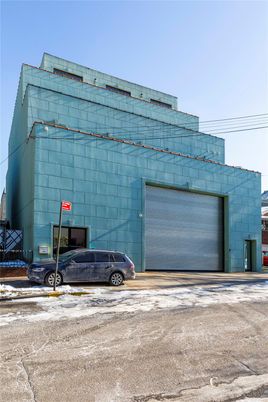 Exterior, Facade, Highrise