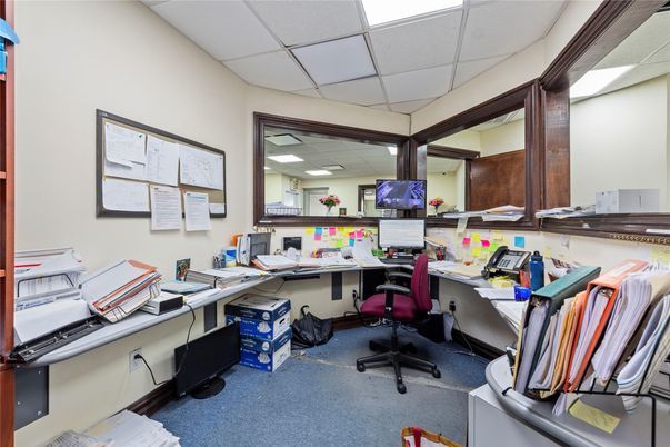 Home Office, Interior
