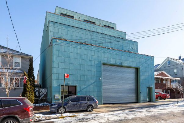 Exterior, Facade, Highrise