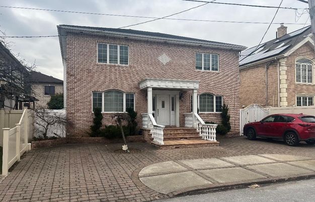 Exterior, Facade, Brick Facade, Georgian