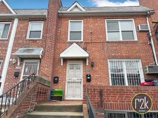 Exterior, Facade, Brick Facade, Rowhouse
