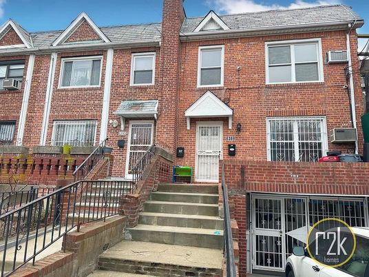 Exterior, Facade, Brick Facade, Rowhouse