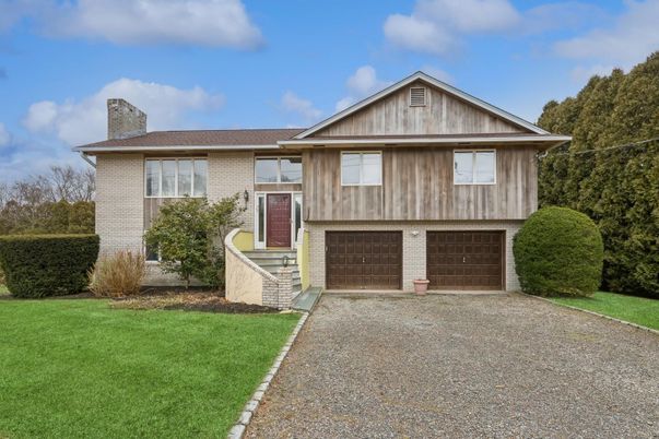 Attached, Exterior, Facade, Brick Facade, Raised Ranch