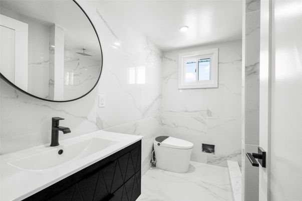Bathroom, Interior, Marble, Marble Walls, Recessed Lighting