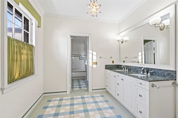 Bathroom, Dual Sink Vanities, Interior, Pendant Lights