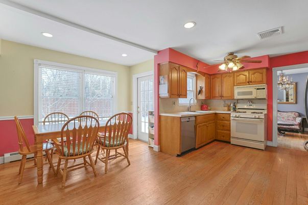 Chandelier, Dining room, Interior, Kitchen, Recessed Lighting, Wood Texture Flooring