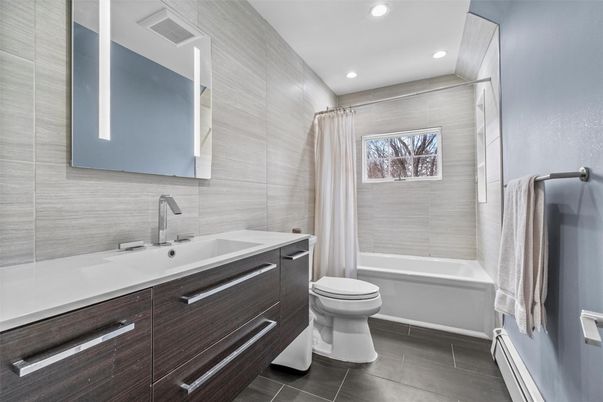 Bathroom, Interior, Recessed Lighting