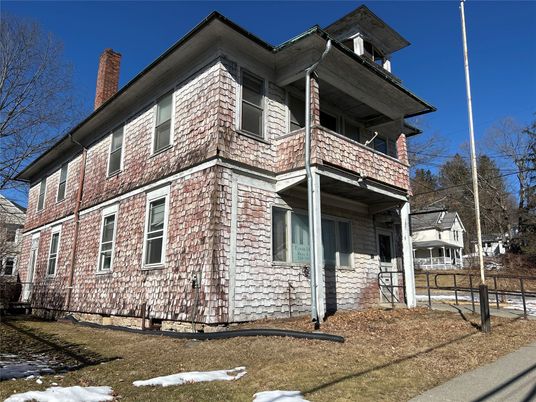 Exterior, Facade, American Foursquare