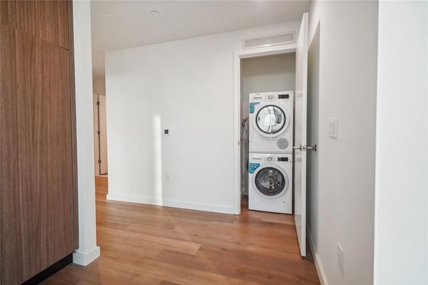 Interior, Utility Closets, Washer, Wood Texture Flooring